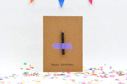 Wenskaart Happy Birthday met kaarsje Zwart